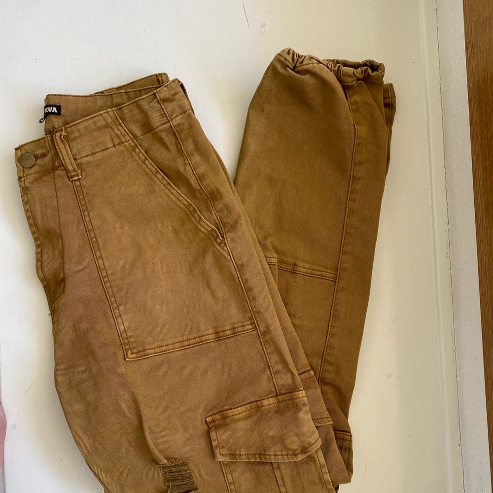 FASHION NOVA WOMENS CARGO PANTS-NEVER WORN-SIZE M-